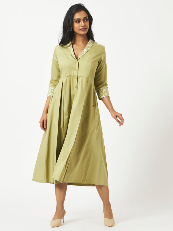 Tencel Green Shawl Collar Pleated Dress - MSG60BMG
