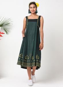 Dark green squared neckline dress with embroidery