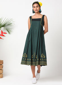 Dark green squared neckline dress with embroidery