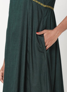 Dark green squared neckline dress with embroidery