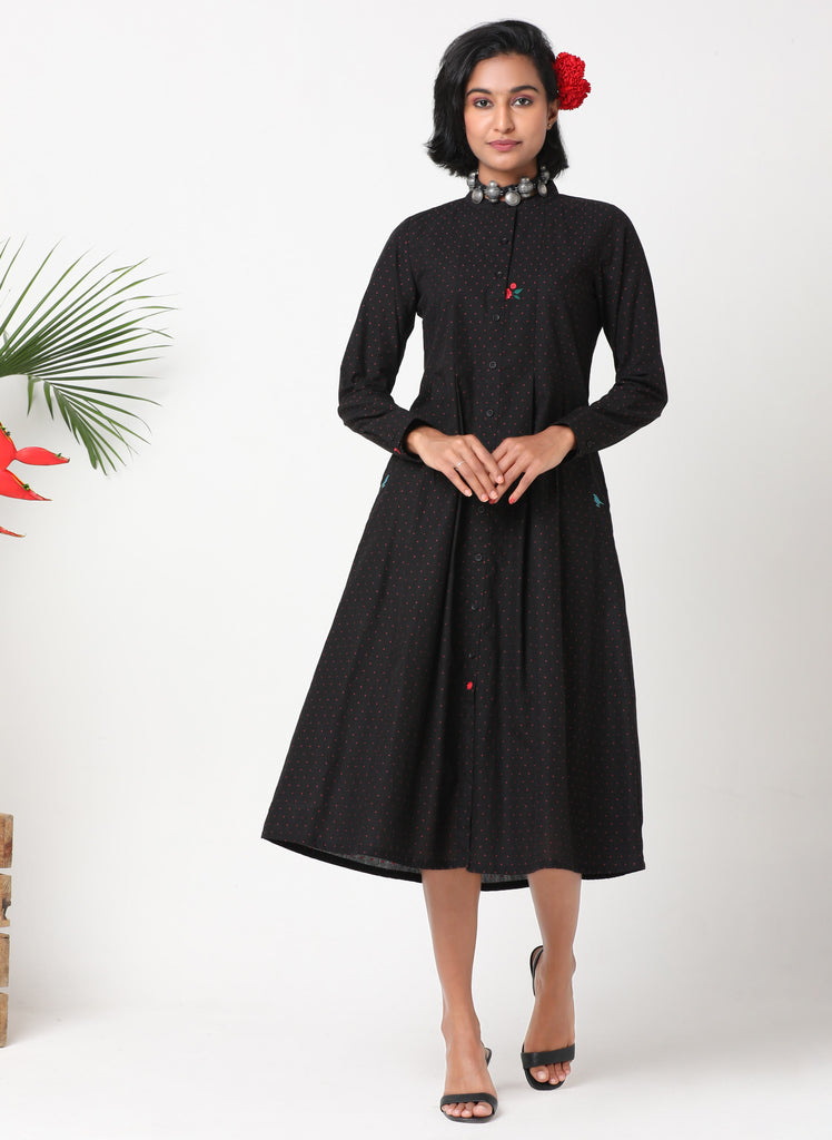 Black organic cotton mandarin collar pleated dress with embroidery-msg –  Mosegi