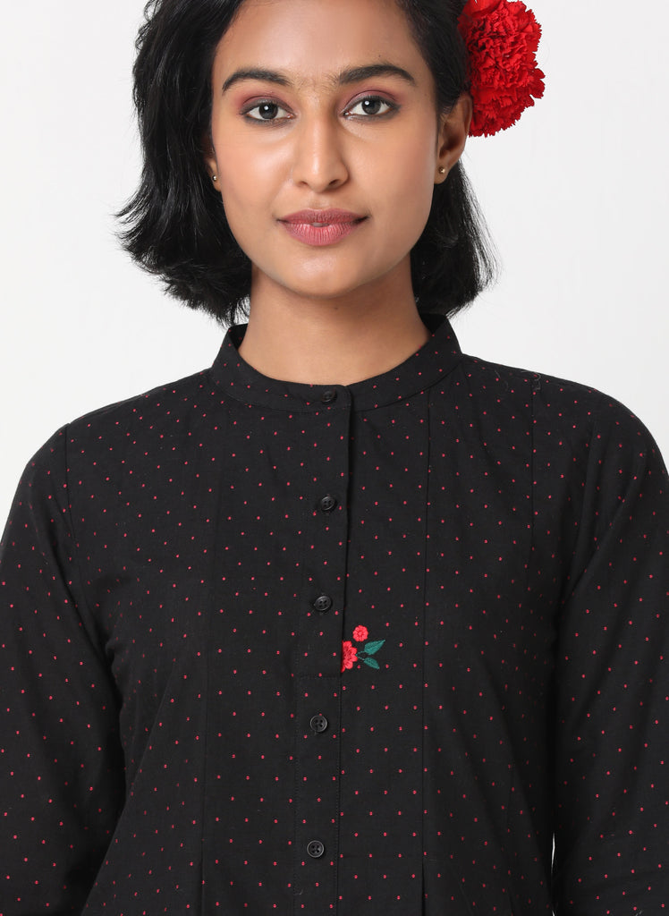 Black long kurti top with pleat detailing at back – Mandarin